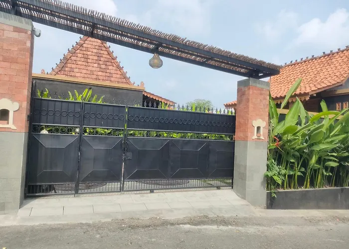 Taruchi 4 Bedrooms Villa Denpasar